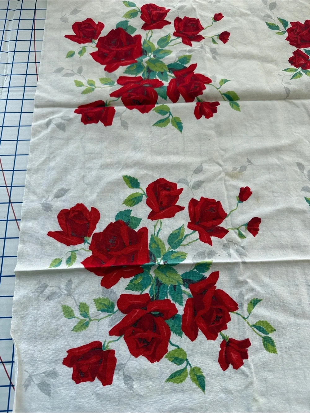 Vintage Red Rose Floral Tablecloth 44” Square Cotton Cottage Farmhouse